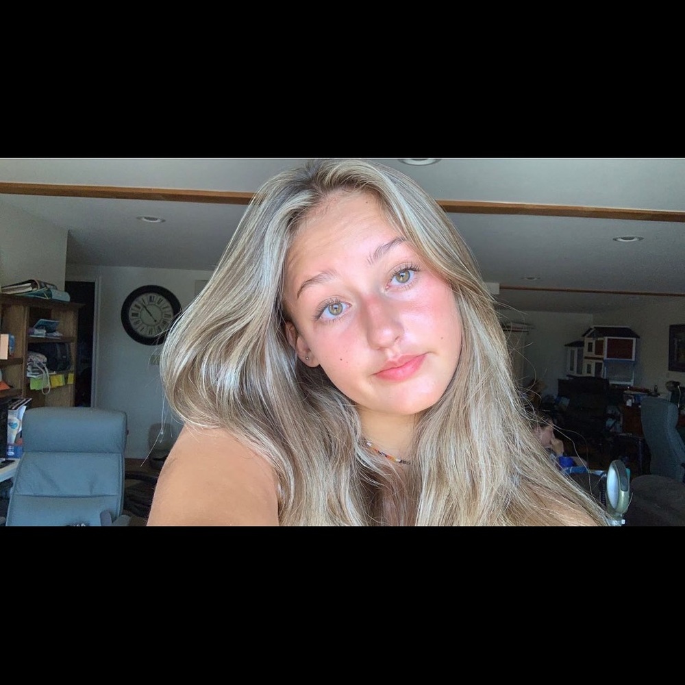 Meet your Posher, Olivia